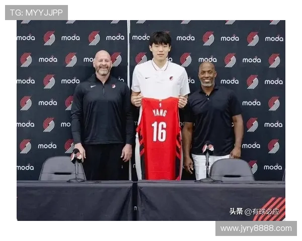 杨瀚森背身单打巧妙转身上篮轻松得分展现出色技术