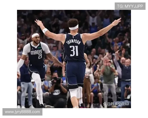 克莱汤普森逆袭之路单节狂砍37分单场14记三分震撼全场的传奇表现 克莱汤普森逆袭之路单节狂砍37分单场14记三分震撼全场的传奇表现