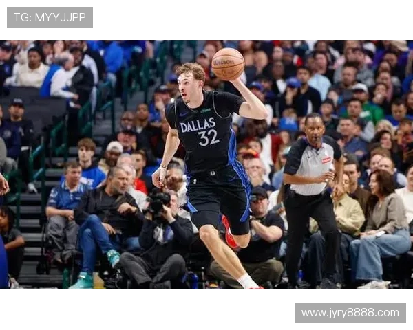 弗拉格三度刷新詹姆斯纪录成NBA历史最年轻球员展现非凡风采